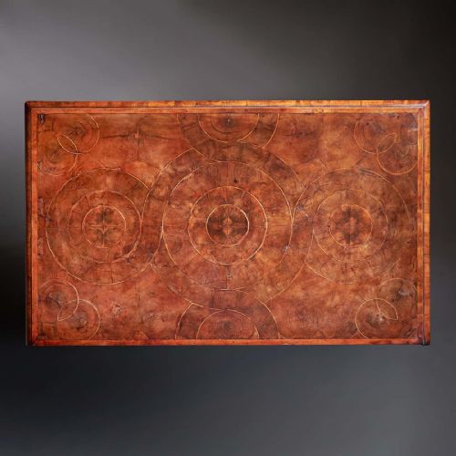 17TH CENTURY WILLIAM AND MARY BLOND OLIVE OYSTER CHEST OF DRAWERS CIRCA 1690 - ADDITIONAL PHOTO 2