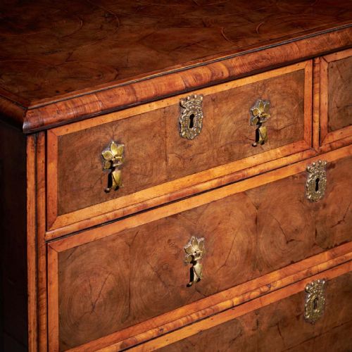 17TH CENTURY WILLIAM AND MARY BLOND OLIVE OYSTER CHEST OF DRAWERS CIRCA 1690 - ADDITIONAL PHOTO 14