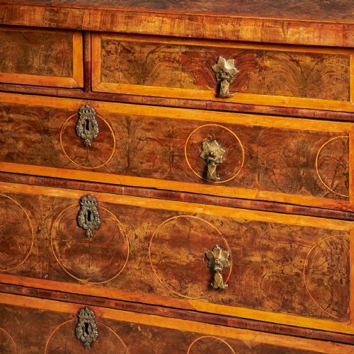 ORIGINAL 17TH CENTURY WILLIAM AND MARY OLIVE OYSTER CHEST CIRCA 1690 ENGLAND - ADDITIONAL PHOTO 2