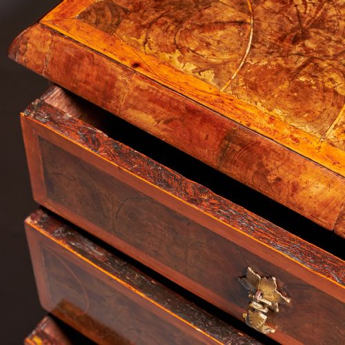 ORIGINAL 17TH CENTURY WILLIAM AND MARY OLIVE OYSTER CHEST CIRCA 1690 ENGLAND - ADDITIONAL PHOTO 6