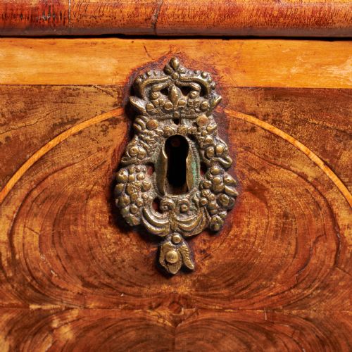 ORIGINAL 17TH CENTURY WILLIAM AND MARY OLIVE OYSTER CHEST CIRCA 1690 ENGLAND - ADDITIONAL PHOTO 9