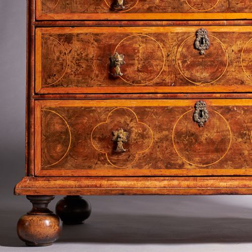 ORIGINAL 17TH CENTURY WILLIAM AND MARY OLIVE OYSTER CHEST CIRCA 1690 ENGLAND - ADDITIONAL PHOTO 12