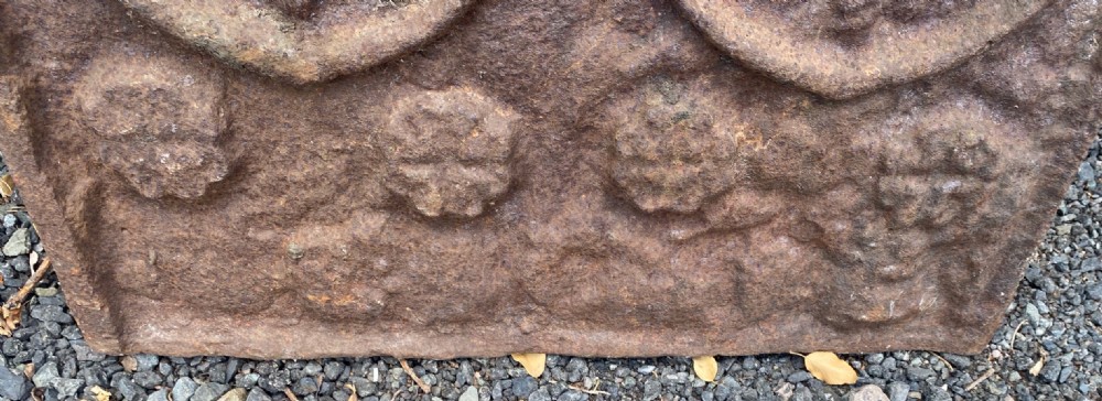 An arched Elizabethan cast iron fireback featuring the date 1588, initials, rope moulding, and embossed anchor and fleur-de-lis motifs. View IV