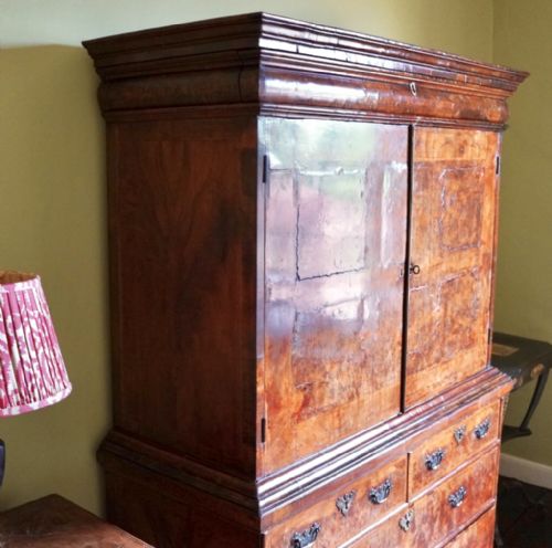 QUEEN ANNE BURR WALNUT LINEN PRESS CUPBOARD - ADDITIONAL PHOTO 2