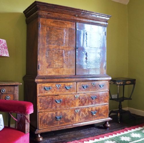 QUEEN ANNE BURR WALNUT LINEN PRESS CUPBOARD - ADDITIONAL PHOTO 3