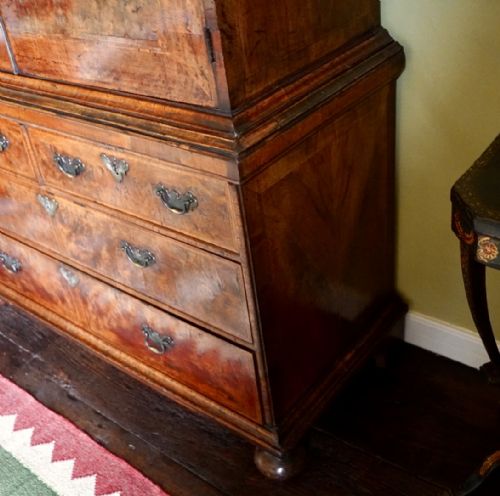 QUEEN ANNE BURR WALNUT LINEN PRESS CUPBOARD - ADDITIONAL PHOTO 6