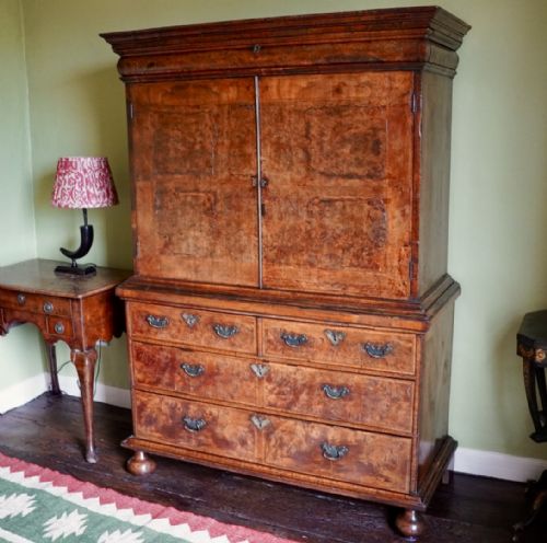 QUEEN ANNE BURR WALNUT LINEN PRESS CUPBOARD - ADDITIONAL PHOTO 7
