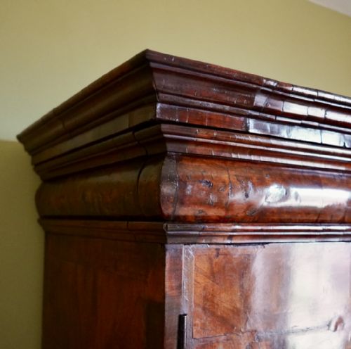 QUEEN ANNE BURR WALNUT LINEN PRESS CUPBOARD - ADDITIONAL PHOTO 8