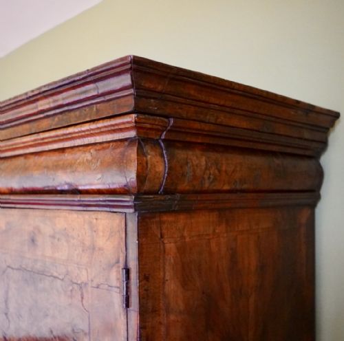 QUEEN ANNE BURR WALNUT LINEN PRESS CUPBOARD - ADDITIONAL PHOTO 9