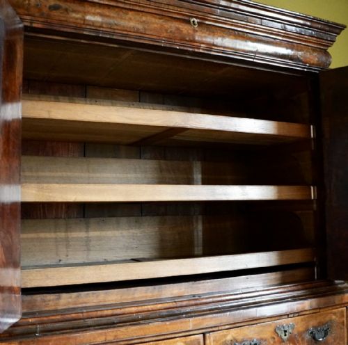 QUEEN ANNE BURR WALNUT LINEN PRESS CUPBOARD - ADDITIONAL PHOTO 10