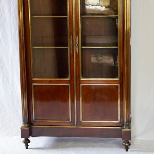FRENCH DIRECTOIRE STYLE MAHOGANY GLAZED DISPLAY VITRINE CABINET - ADDITIONAL PHOTO 3