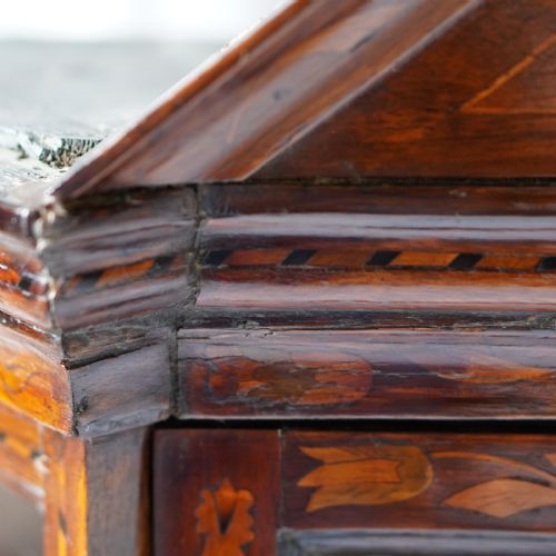 LATE 18TH EARLY 19TH CENTURY DUTCH FLORAL MARQUETRY GLAZED DISPLAY CABINET - ADDITIONAL PHOTO 16