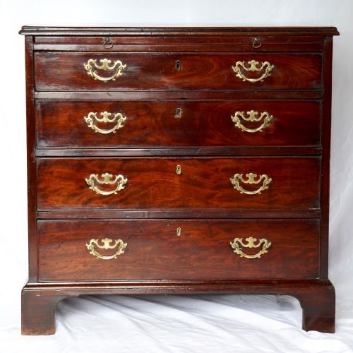 GEORGIAN MAHOGANY BACHELOR'S CHEST OF DRAWERS - ADDITIONAL PHOTO 1