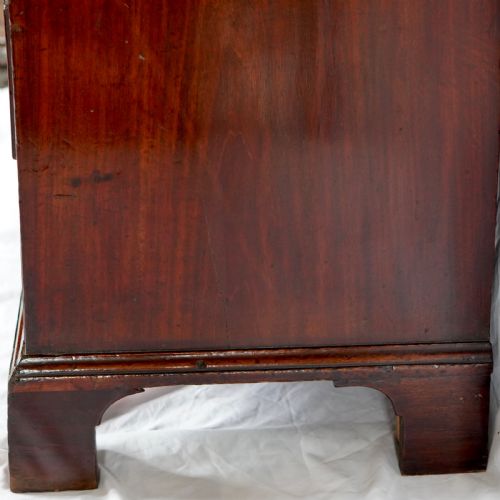 GEORGIAN MAHOGANY BACHELOR'S CHEST OF DRAWERS - ADDITIONAL PHOTO 10
