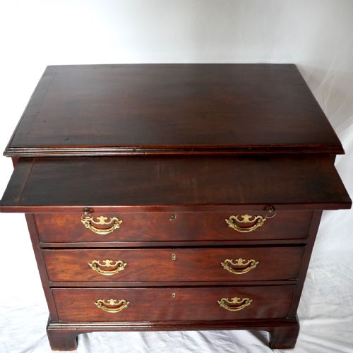 GEORGIAN MAHOGANY BACHELOR'S CHEST OF DRAWERS - ADDITIONAL PHOTO 11