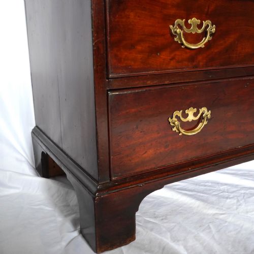 GEORGIAN MAHOGANY BACHELOR'S CHEST OF DRAWERS - ADDITIONAL PHOTO 12