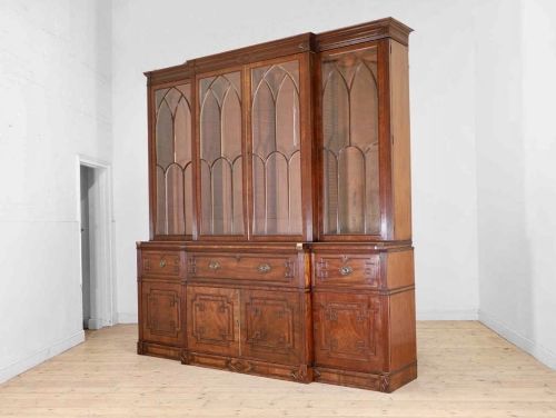 LARGE GEORGE IV MAHOGANY BREAKFRONT LIBRARY BOOKCASE IN THE MANNER OF GILLOWS C1820