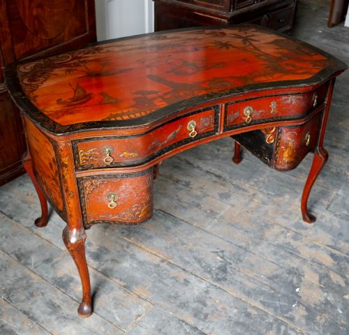 LATE 19TH CENTURY CHINOISERIE LACQUERED KIDNEYSHAPED DRESSING TABLE - ADDITIONAL PHOTO 2