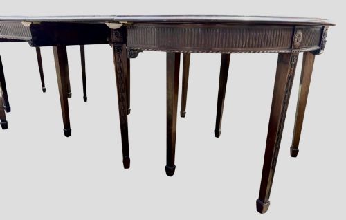 LATE GEORGE III MAHOGANY DEND EXTENDING DINING TABLE MANNER OF ROBERT ADAM - ADDITIONAL PHOTO 2