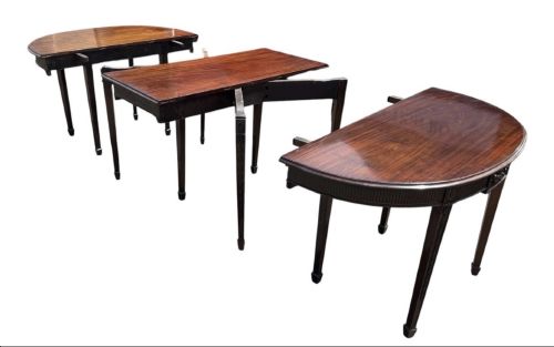 LATE GEORGE III MAHOGANY DEND EXTENDING DINING TABLE MANNER OF ROBERT ADAM - ADDITIONAL PHOTO 4