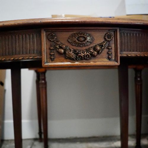 LATE GEORGE III MAHOGANY DEND EXTENDING DINING TABLE MANNER OF ROBERT ADAM - ADDITIONAL PHOTO 7