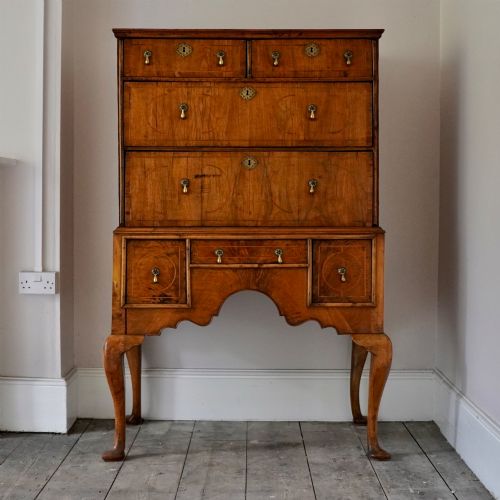 QUEEN ANNE WALNUT CROSSBANDED CHEST ON ASSOCIATED STAND C1710