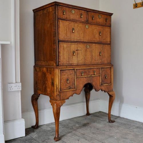 QUEEN ANNE WALNUT CROSSBANDED CHEST ON ASSOCIATED STAND C1710 - ADDITIONAL PHOTO 1