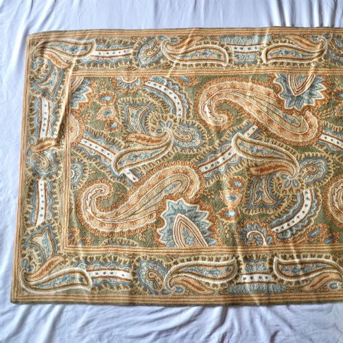 LARGE ANTIQUE CREWELWORK EMBROIDERED PAISLEY TEXTILE PANEL WALL HANGING 151CM - ADDITIONAL PHOTO 2