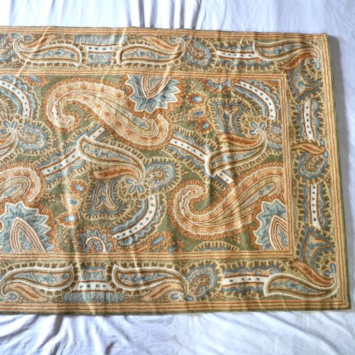 LARGE ANTIQUE CREWELWORK EMBROIDERED PAISLEY TEXTILE PANEL WALL HANGING 151CM - ADDITIONAL PHOTO 3
