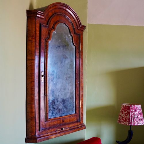 EXCEPTIONAL QUEEN ANNE WALNUT HANGING CORNER CUPBOARD C1710 ORIGINAL MIRROR CANDLE SLIDE