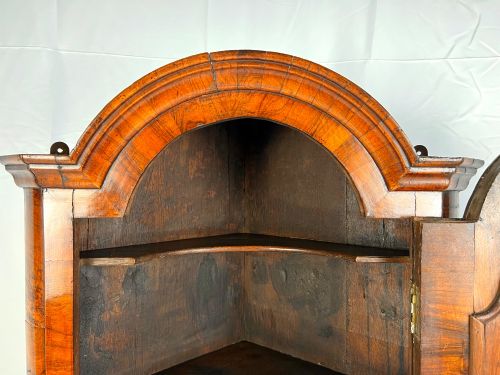 EXCEPTIONAL QUEEN ANNE WALNUT HANGING CORNER CUPBOARD C1710 ORIGINAL MIRROR CANDLE SLIDE - ADDITIONAL PHOTO 13