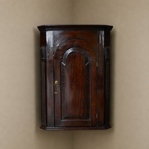 Mid 18th Century Georgian Mahogany Hanging Corner Cupboard C.1750 Wall Cabinet