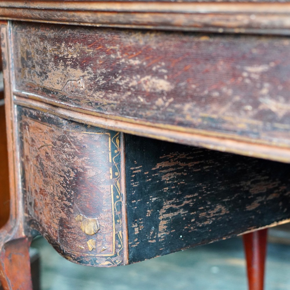A late nineteenth-century kidney-shaped red lacquered Chinoiserie dressing table featuring four drawers, hand-painted oriental scenes, and cabriole legs. View XII