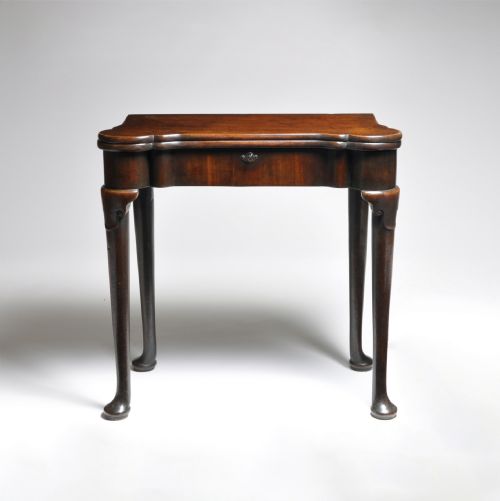 a small proportioned george ii period mahogany tea table - CATEGORY: ANTIQUE TABLES - DATED GEORGIAN