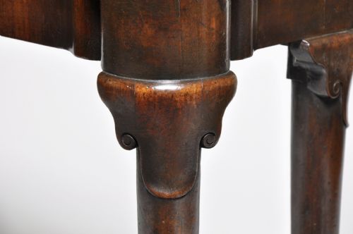 A SMALL PROPORTIONED GEORGE II PERIOD MAHOGANY TEA TABLE - ADDITIONAL PHOTO 5
