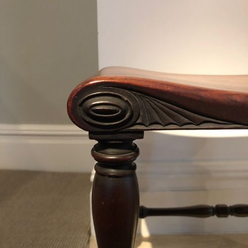 A FINE PAIR OF GEORGE III PERIOD MAHOGANY HALL STOOLS - ADDITIONAL PHOTO 1