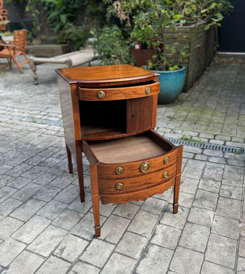 A FINE GEORGE III PERIOD MAHOGANY BEDSIDE CABINETS - ADDITIONAL PHOTO 4