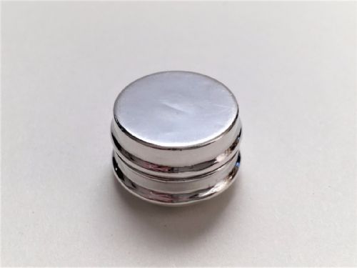 fig 1. A Chester Arts & Crafts silver pillbox.