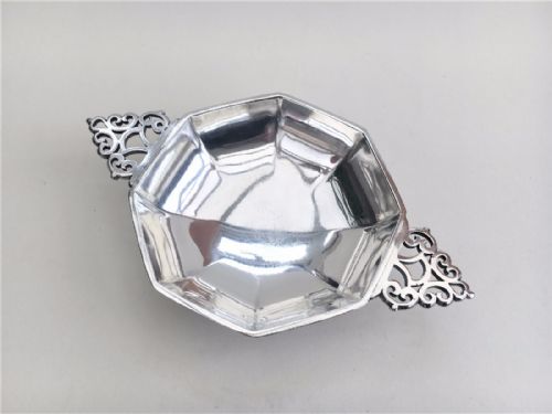 A Superior Quality Silver Quaich or Wine Taster