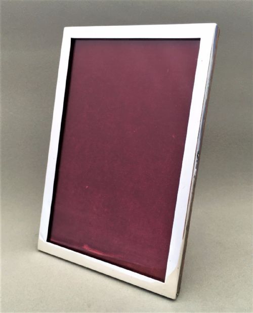 fig 1. A handsome George V silver photo frame.