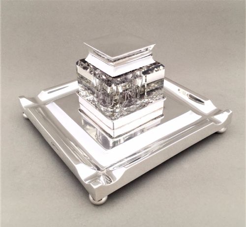 A Stunning Edwardian Silver Inkwell & Stand by Goldsmiths & Silversmiths.