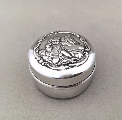 A Charming Edwardian Chester Silver Pillbox