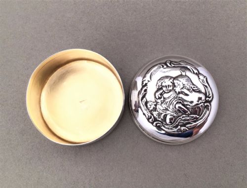 fig 1. A charming Edwardian Chester silver pillbox