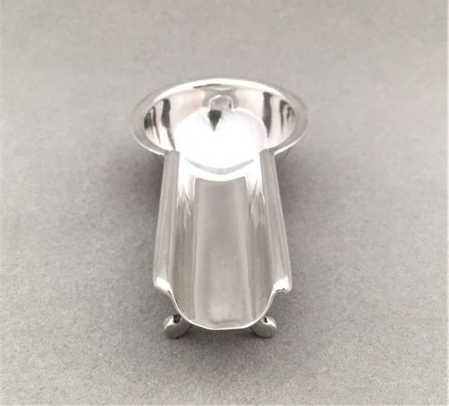 fig 1. A fine George V silver cigar ashtray