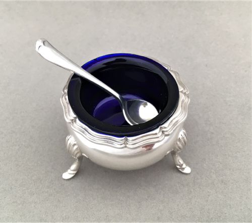 An Edwardian Silver Cauldron Salt