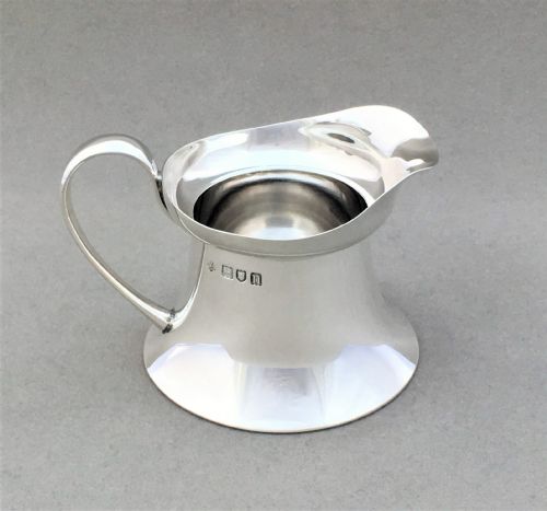 A Stylish Silver Edwardian Cream Jug