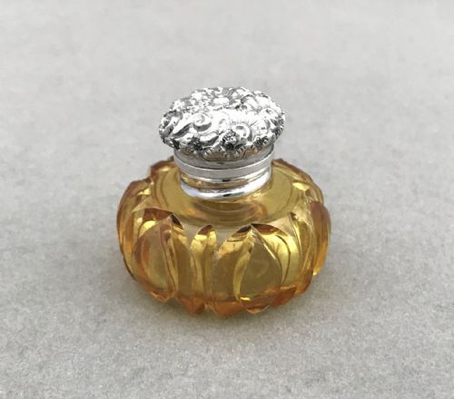 An Exquisite Silver Mounted Citrine Vinaigrette