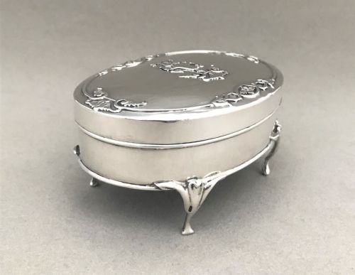 fig 1. A gorgeous silver trinket box by William Comyns