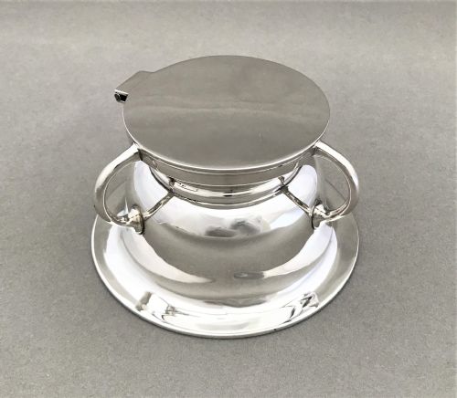 fig 1. A rare Edwardian Irish silver inkwell