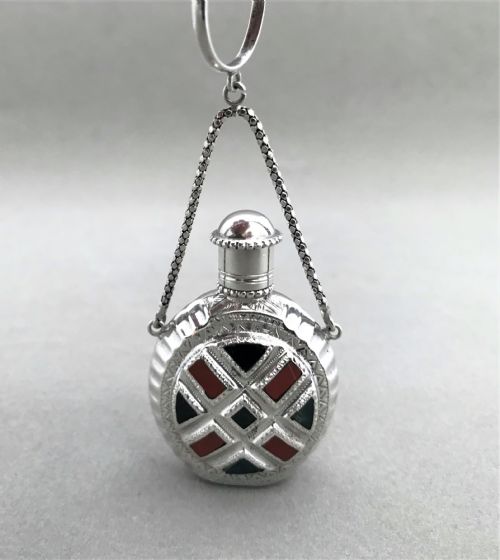 fig 1. A stunning silver & agate Victorian scent bottle